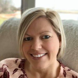 Meet your Posher, Lora